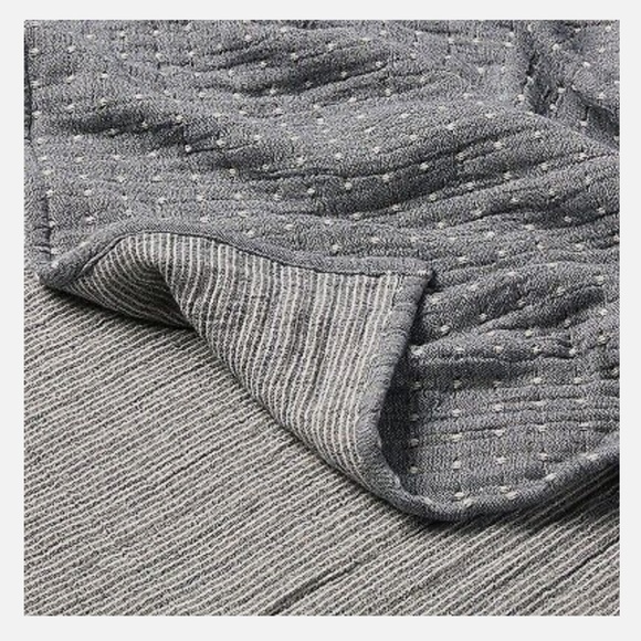 NWT Oversized Reversible Matelasse Throw Gray - Threshold - Picture 2 of 9